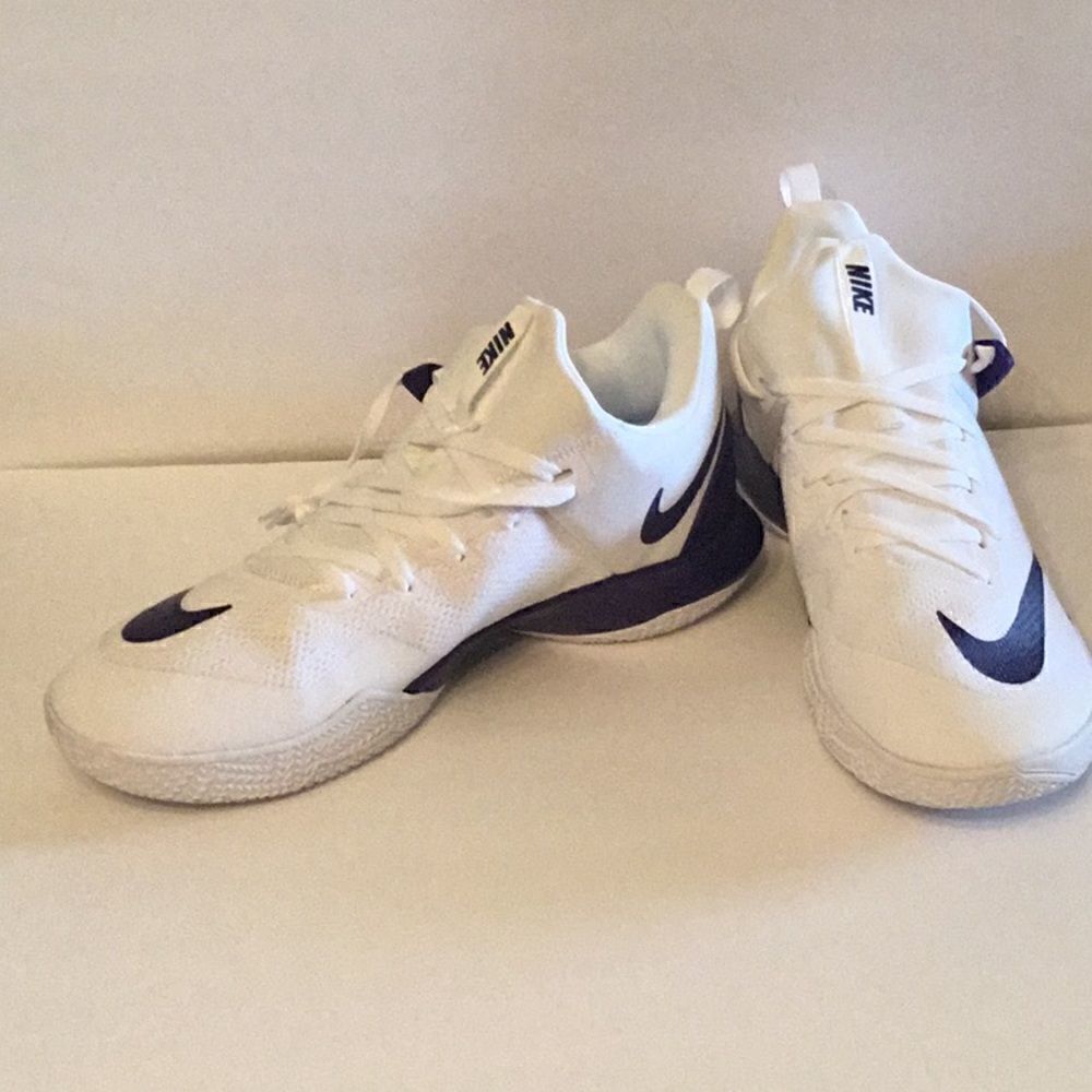 Men’s NWOT NIKE ZOOM B BALL sneakers in 16 1/2